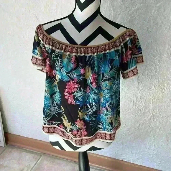 NWOT Flying Tomato black with floral design off the shoulder blouse; size S - Picture 2 of 5
